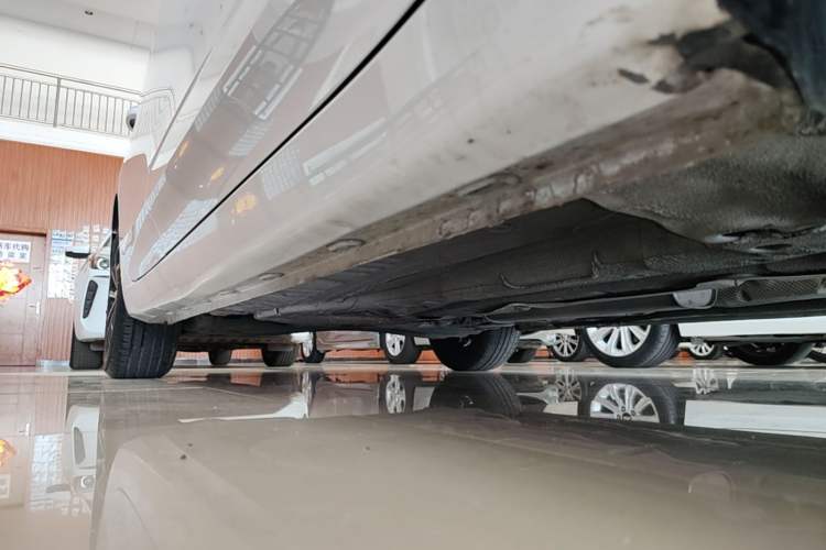 Used Roewe i5 2020 1.5L Manual 4G Connect Leehao Flagship Edition Right Side Sill