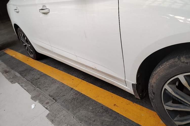 Used Roewe i5 2020 1.5L Automatic 4G Connect Luxury Flagship Edition Right Side Sill