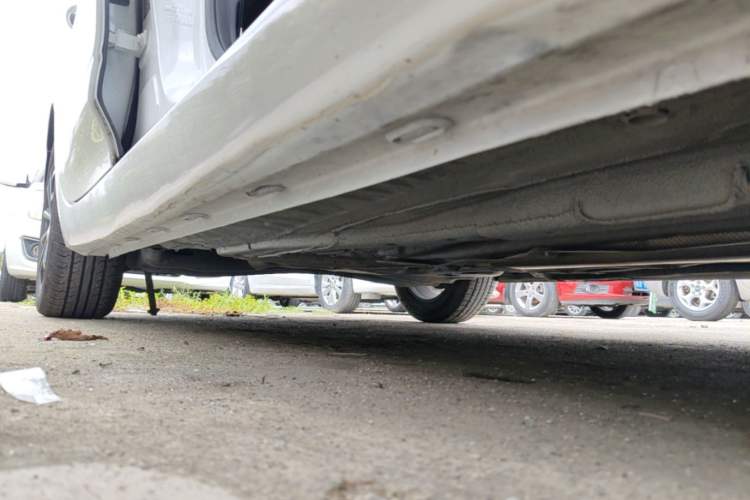Used Roewe i5 2020 1.5L Automatic 4G Connect Luxury Flagship Edition Right Side Sill