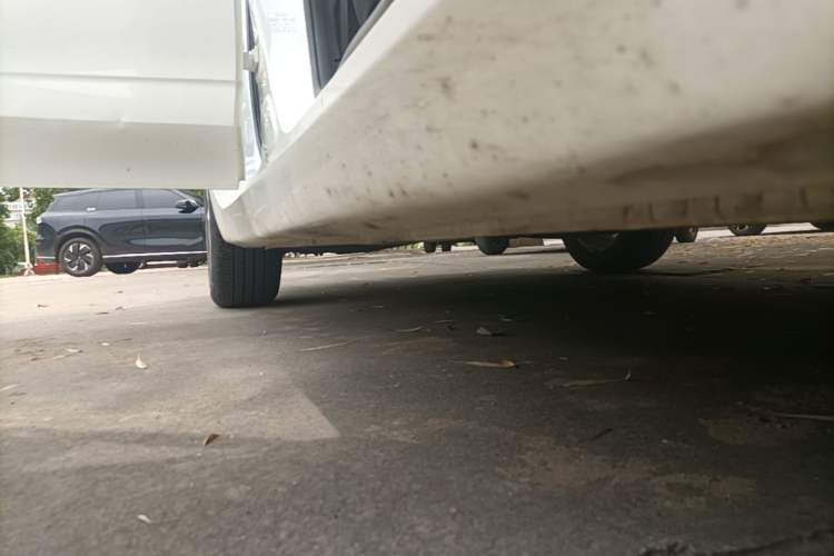 Used Roewe i5 2020 1.5L Automatic 4G Connected Linghao Edition Right Side Sill