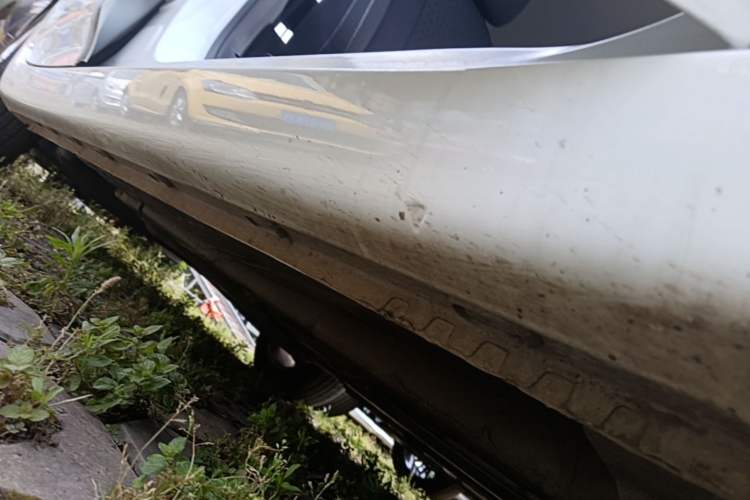 Used Roewe i5 2020 1.5L Manual 4G Connect Luxury Edition Right Side Sill