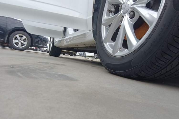 Used Roewe i5 2020 1.5L Manual 4G Connect Luxury Edition Right Side Sill