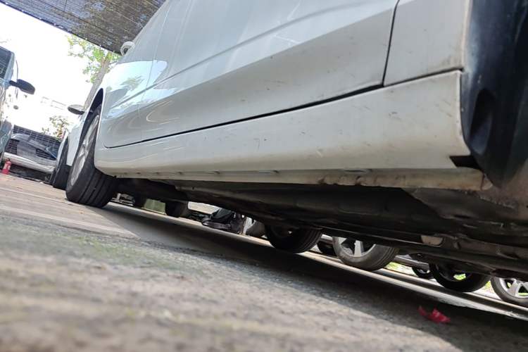Used Roewe i5 2020 1.5L Automatic 4G Connected Linghao Edition Right Side Sill