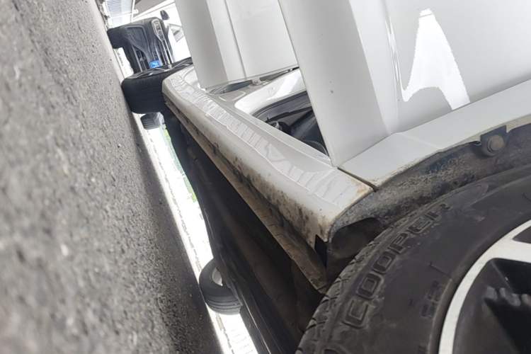 Used Roewe i5 2020 1.5L Manual 4G Connect Leehao Flagship Edition Right Side Sill