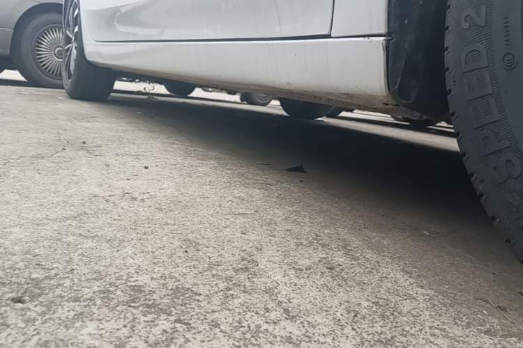 Used Roewe i5 2020 1.5L Manual 4G Connect Leehao Flagship Edition Right Side Sill