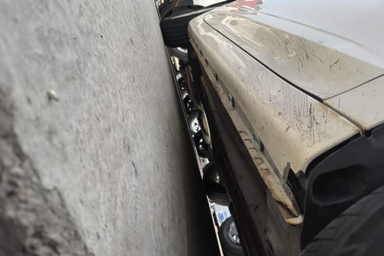 Used Roewe i5 2020 1.5L Manual 4G Connect Luxury Edition Right Side Sill
