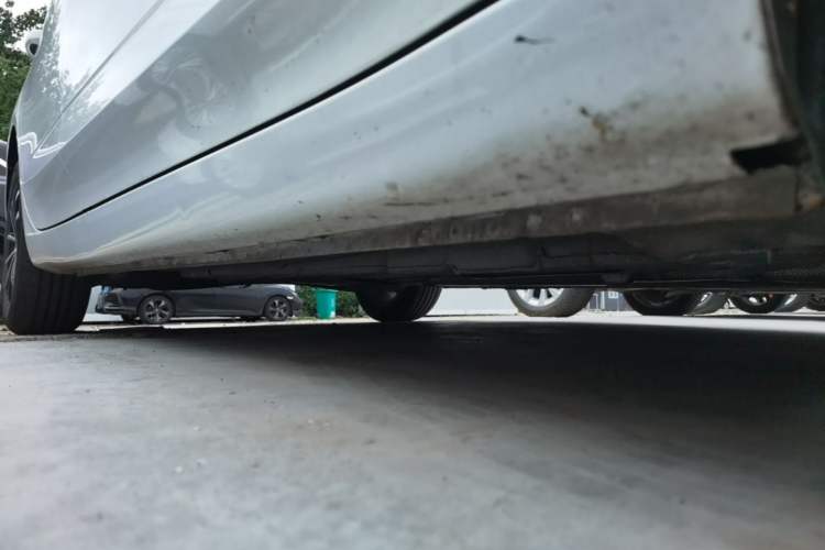 Used Roewe i5 2020 1.5L Automatic 4G Connect Luxury Flagship Edition Right Side Sill