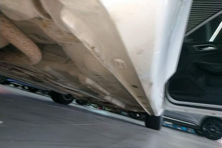 Used Roewe i5 2020 1.5L Automatic 4G Connect Luxury Flagship Edition Right Side Sill