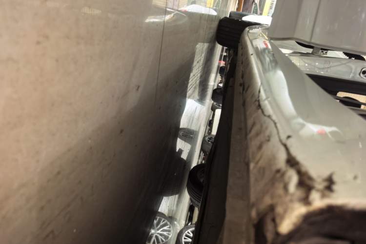 Used Roewe i5 2020 1.5L Automatic 4G Connect Luxury Flagship Edition Right Side Sill