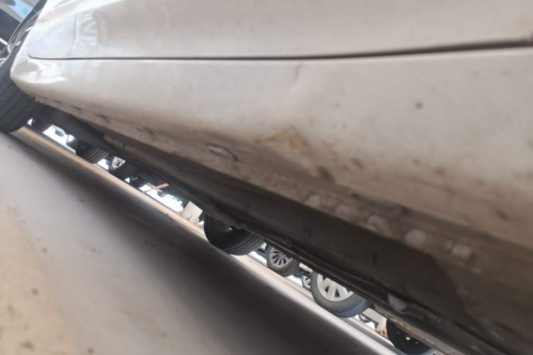 Used Roewe i5 2020 1.5L Manual 4G Connect Leehao Flagship Edition Right Side Sill