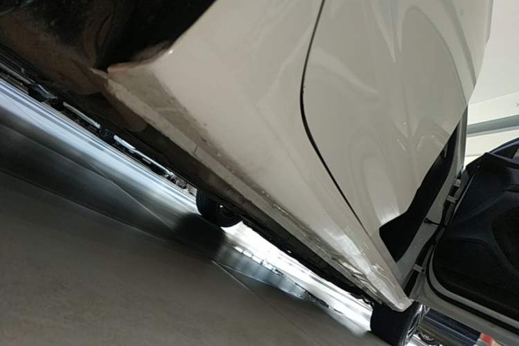 Used Roewe i5 2020 1.5L Automatic 4G Connect Luxury Flagship Edition Right Side Sill