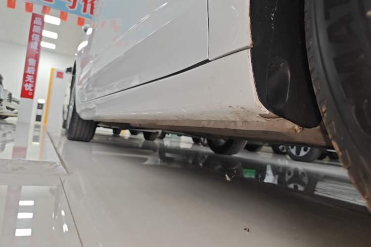 Used Roewe i5 2020 1.5L Automatic 4G Connected Linghao Edition Right Side Sill