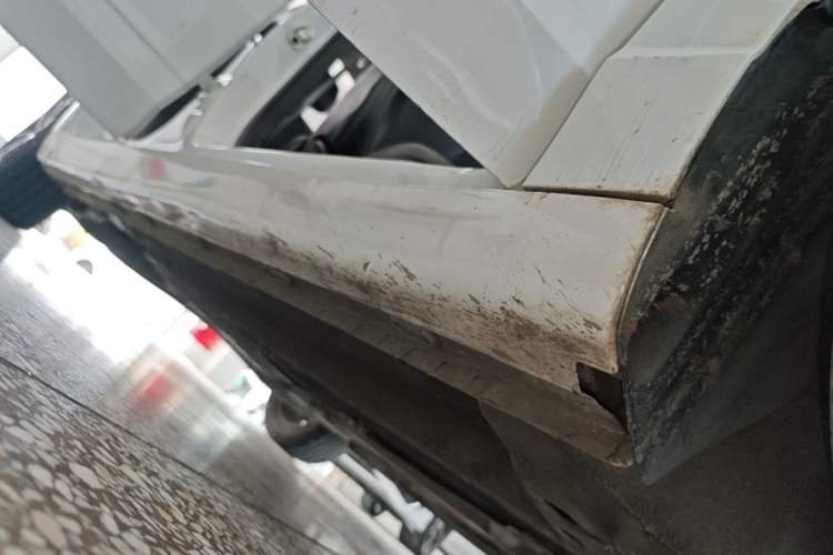 Used Roewe i5 2020 1.5L Automatic 4G Connect Luxury Flagship Edition Right Side Sill