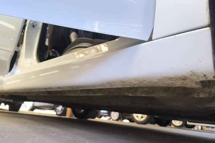 Used Roewe i5 2020 1.5L Automatic 4G Connected Linghao Edition Right Side Sill