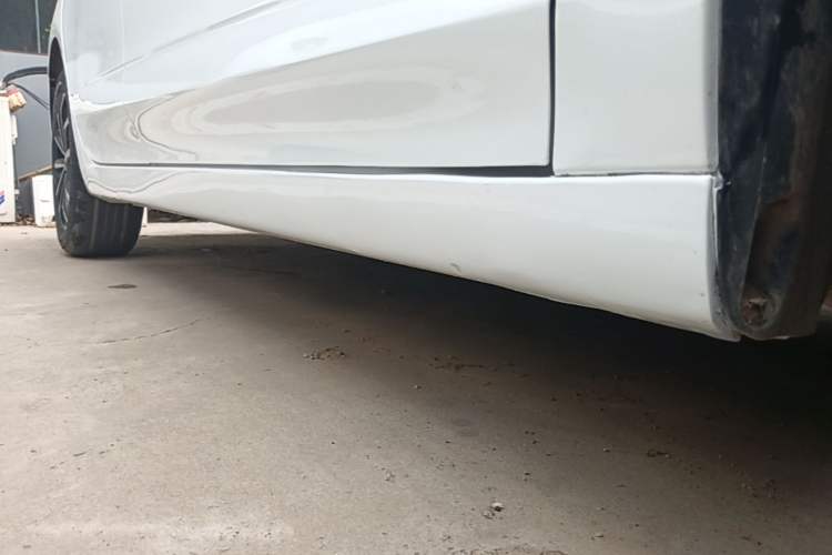 Used Roewe i5 2020 1.5L Automatic 4G Connect Luxury Flagship Edition Right Side Sill