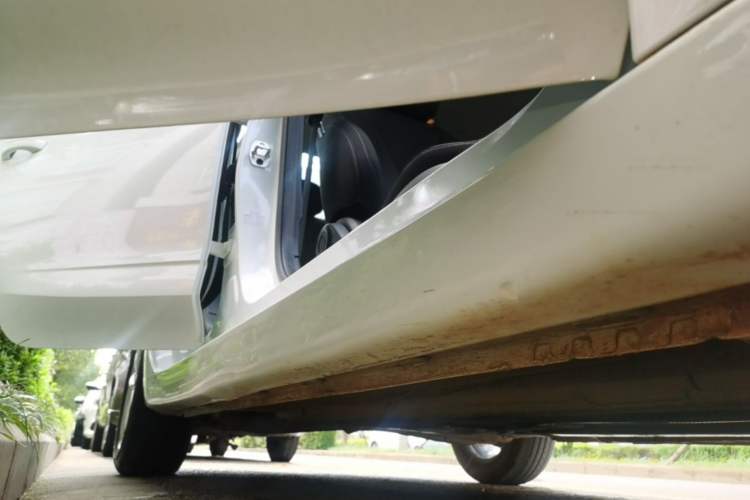 Used Roewe i5 2020 1.5L Automatic 4G Connected Linghao Edition Right Side Sill