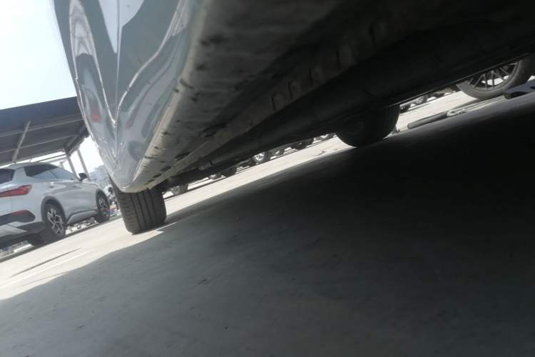 Used Roewe i5 2020 1.5L Automatic 4G Connected Leading Intelligent Driving Edition Right Side Sill