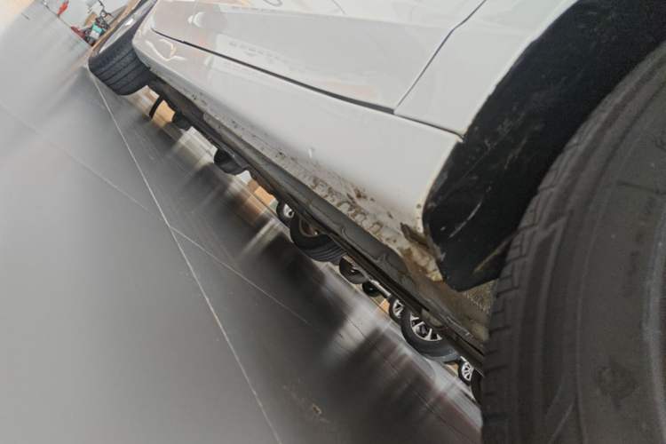 Used Roewe i5 2020 1.5L Manual 4G Connect Luxury Edition Right Side Sill