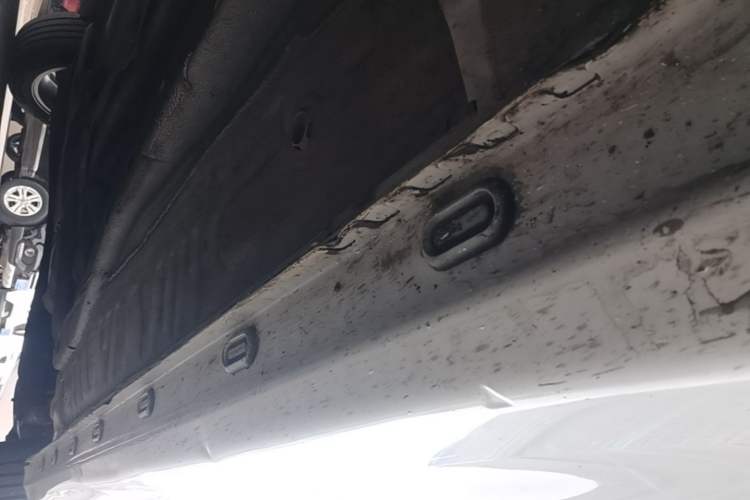 Used Roewe i5 2020 1.5L Automatic 4G Connected Linghao Edition Right Side Sill