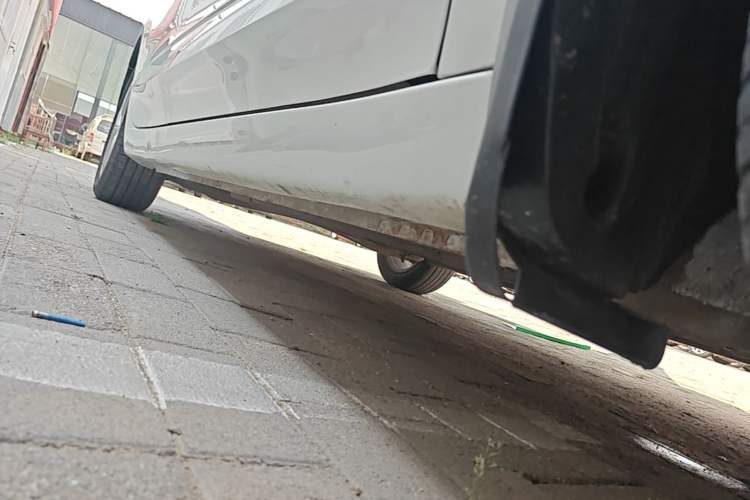Used Roewe i5 2020 1.5L Manual 4G Connect Luxury Edition Right Side Sill