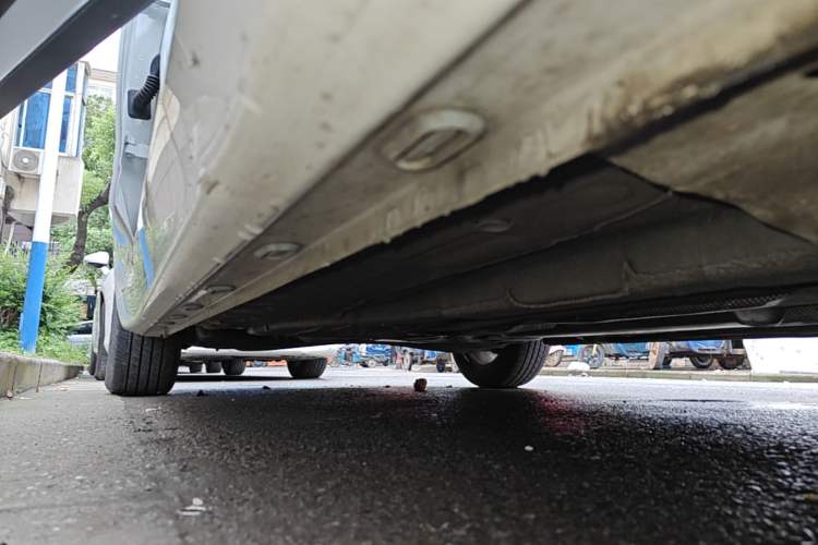 Used Roewe i5 2020 1.5L Automatic 4G Connect Luxury Flagship Edition Right Side Sill
