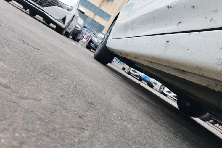 Used Roewe i5 2020 1.5L Automatic 4G Connect Luxury Flagship Edition Right Side Sill