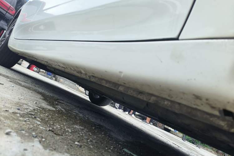 Used Roewe i5 2020 1.5L Automatic 4G Connect Luxury Flagship Edition Right Side Sill
