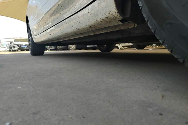 Used Roewe i5 2020 1.5L Automatic 4G Connect Luxury Flagship Edition Right Side Sill