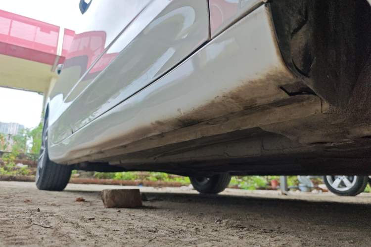 Used Roewe i5 2020 1.5L Manual 4G Connect Leehao Flagship Edition Right Side Sill