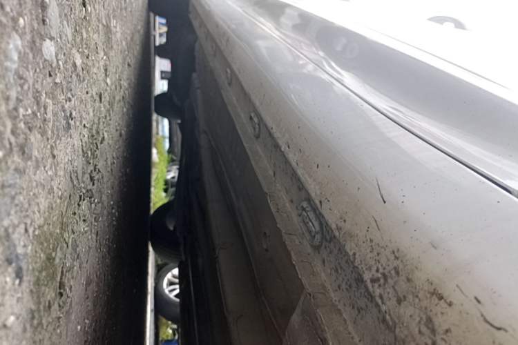 Used Roewe i5 2020 1.5L Automatic 4G Connect Luxury Flagship Edition Right Side Sill