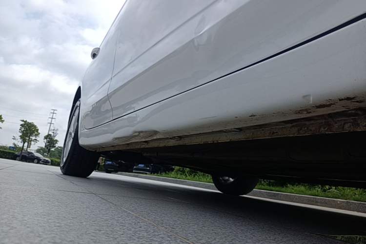 Used Roewe i5 2020 1.5L Automatic 4G Connected Linghao Edition Right Side Sill