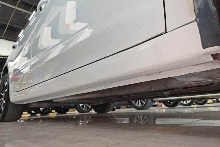 Used Roewe i5 2020 1.5L Automatic 4G Connect Luxury Flagship Edition Right Side Sill