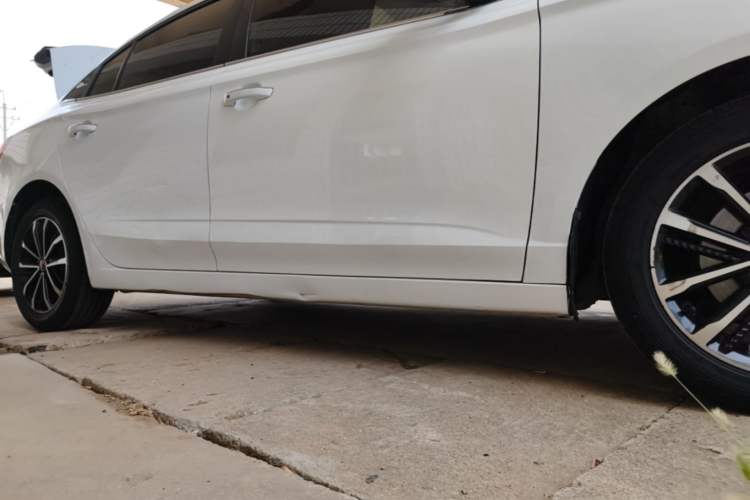 Used Roewe i5 2020 1.5L Manual 4G Connect Leehao Flagship Edition Right Side Sill