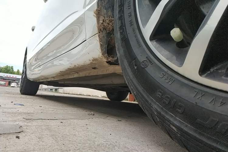 Used Roewe i5 2020 1.5L Automatic 4G Connect Luxury Flagship Edition Right Side Sill