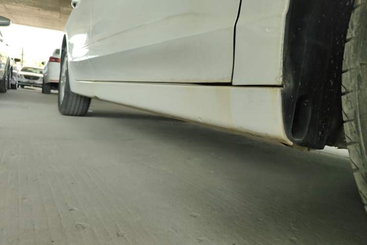 Used Roewe i5 2020 1.5L Automatic 4G Connected Linghao Edition Right Side Sill