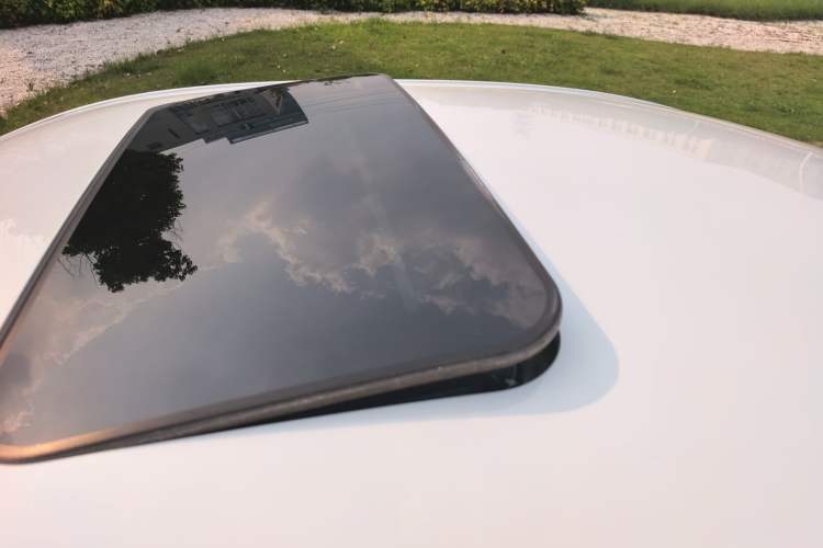 Used Roewe i5 2020 1.5L Automatic 4G Connect Luxury Flagship Edition Roof