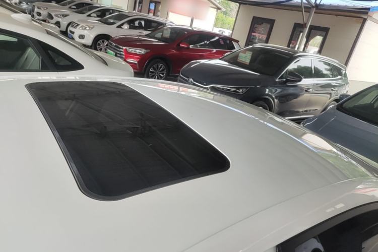 Used Roewe i5 2020 1.5L Automatic 4G Connect Luxury Flagship Edition Roof