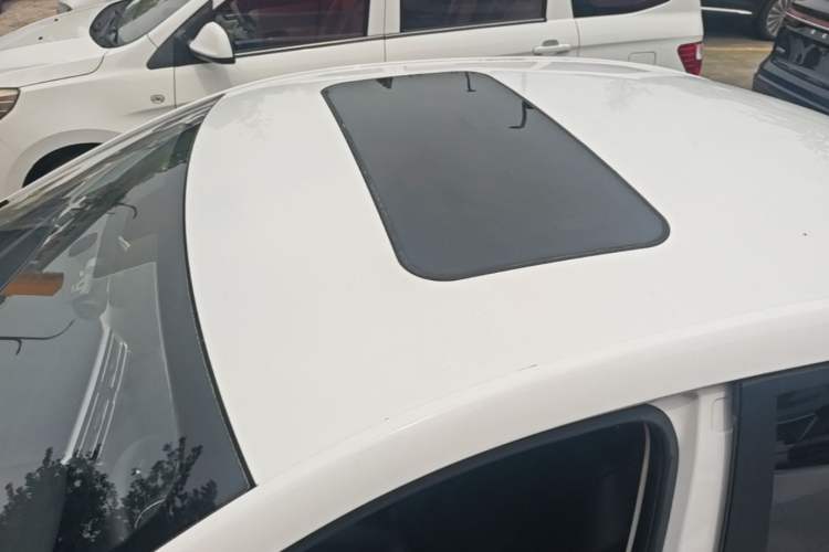 Used Roewe i5 2020 1.5L Automatic 4G Connect Luxury Flagship Edition Roof