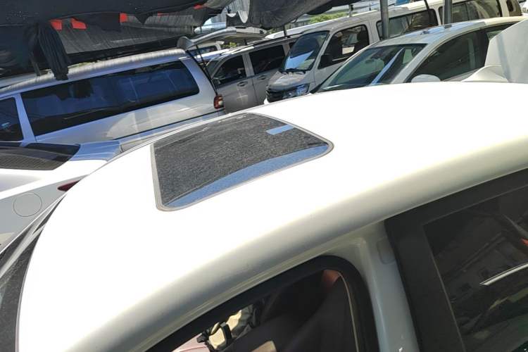 Used Roewe i5 2020 1.5L Automatic 4G Connected Linghao Edition Roof