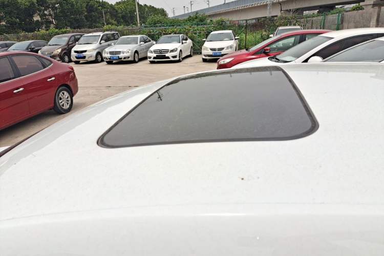 Used Roewe i5 2020 1.5L Automatic 4G Connect Luxury Flagship Edition Roof