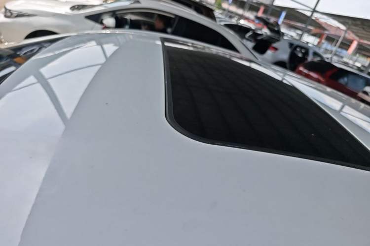 Used Roewe i5 2020 1.5L Automatic 4G Connect Luxury Flagship Edition Roof