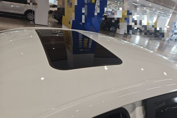 Used Roewe i5 2020 1.5L Automatic 4G Connect Luxury Flagship Edition Roof