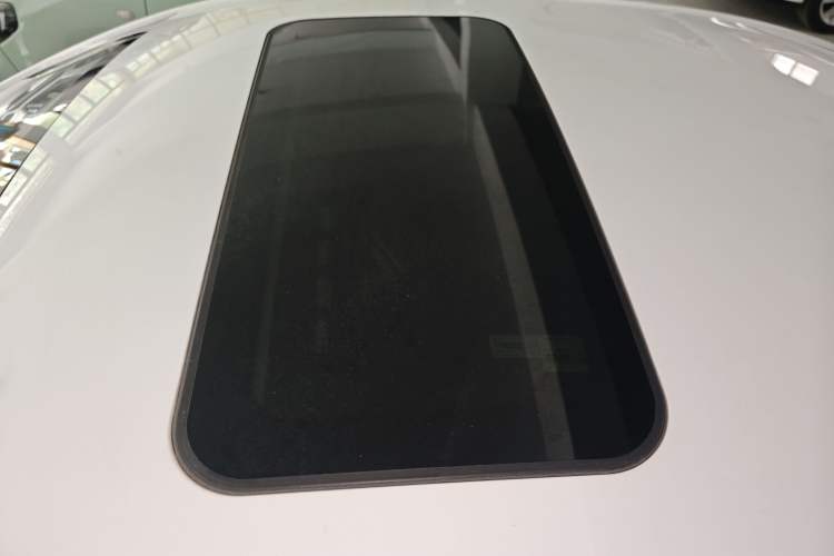 Used Roewe i5 2020 1.5L Automatic 4G Connect Luxury Flagship Edition Roof