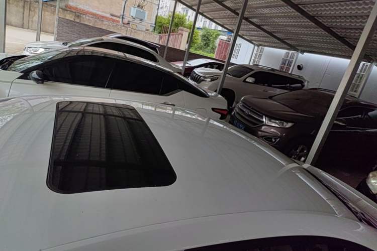 Used Roewe i5 2020 1.5L Automatic 4G Connect Luxury Flagship Edition Roof