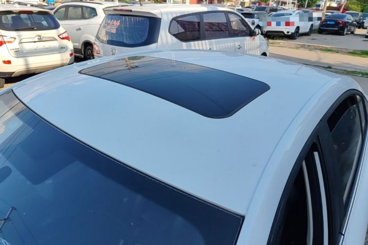 Used Roewe i5 2020 1.5L Automatic 4G Connect Luxury Flagship Edition Roof
