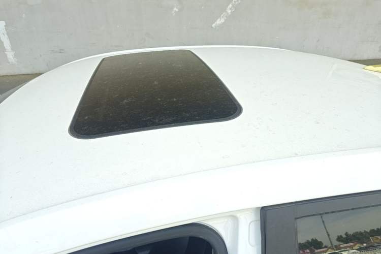 Used Roewe i5 2020 1.5L Manual 4G Connect Leehao Flagship Edition Roof