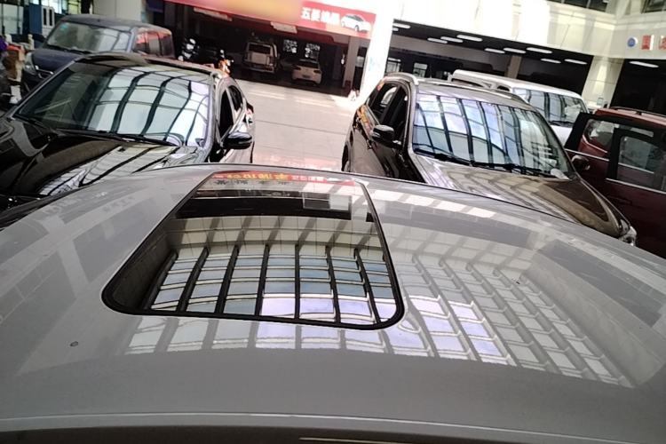 Used Roewe i5 2020 1.5L Automatic 4G Connect Luxury Flagship Edition Roof