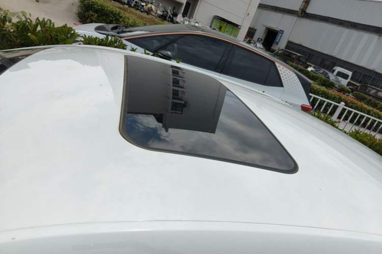 Used Roewe i5 2020 1.5L Automatic 4G Connect Luxury Flagship Edition Roof