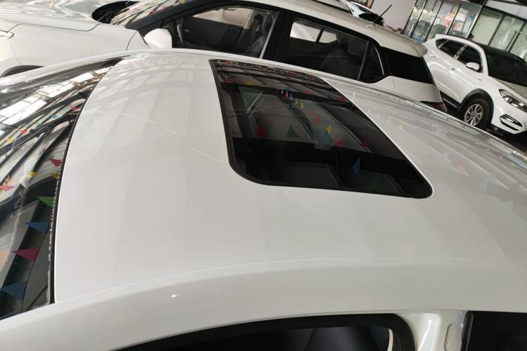 Used Roewe i5 2020 1.5L Automatic 4G Connect Luxury Flagship Edition Roof