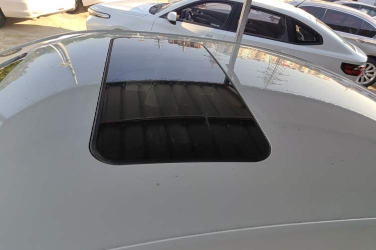 Used Roewe i5 2020 1.5L Automatic 4G Connect Luxury Flagship Edition Roof